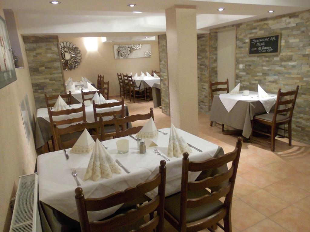Hotel-Restaurant Schwyzerhuesli Фирнхайм Екстериор снимка