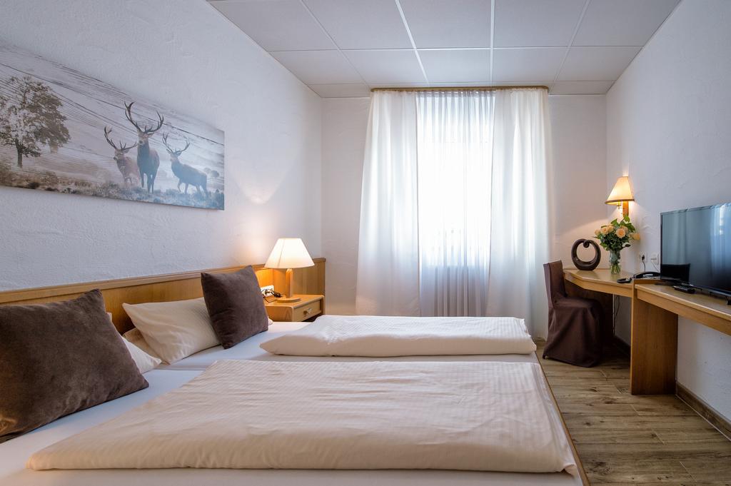Hotel-Restaurant Schwyzerhuesli Фирнхайм Екстериор снимка