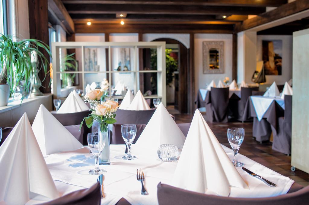 Hotel-Restaurant Schwyzerhuesli Фирнхайм Екстериор снимка