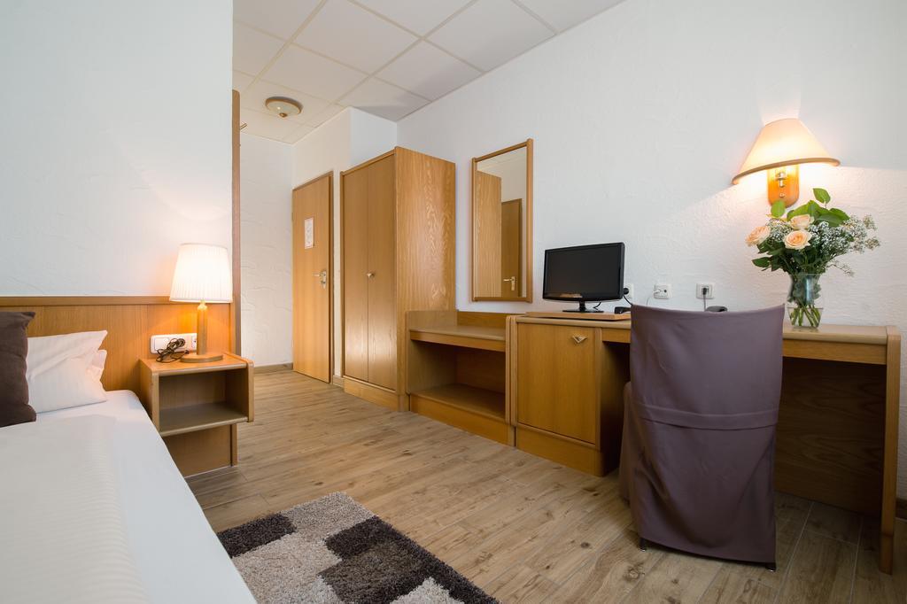 Hotel-Restaurant Schwyzerhuesli Фирнхайм Екстериор снимка