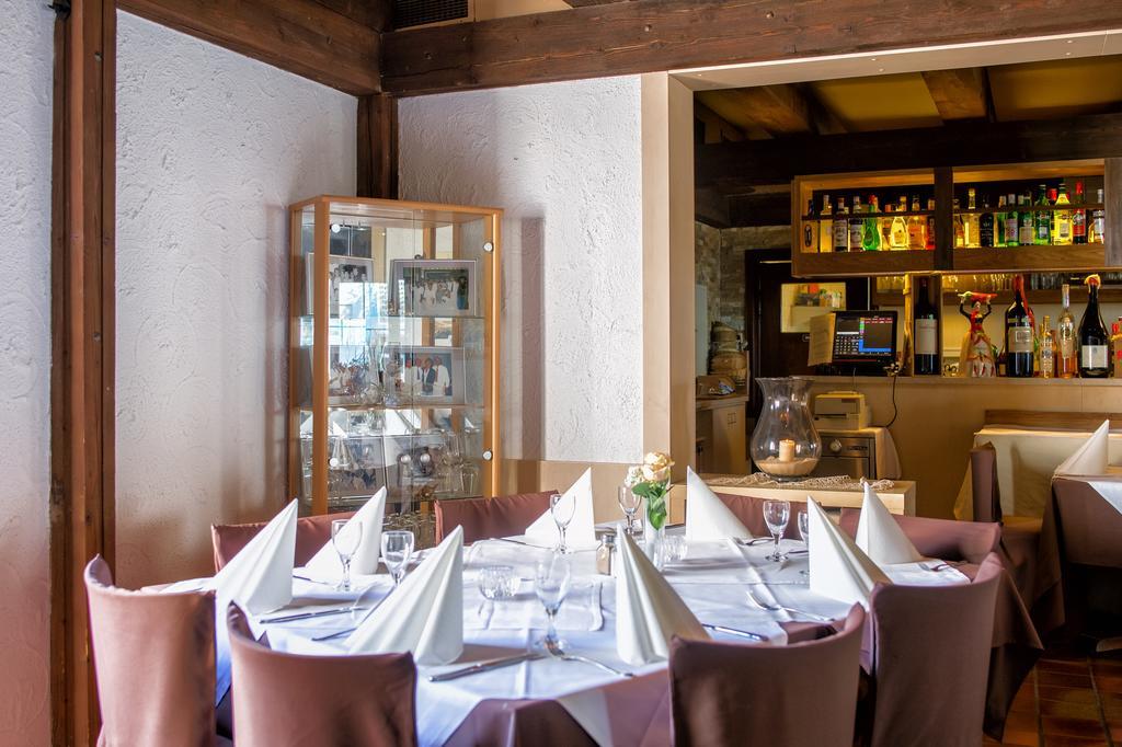 Hotel-Restaurant Schwyzerhuesli Фирнхайм Екстериор снимка